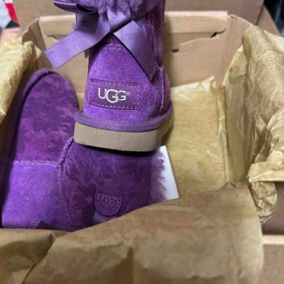 UGG Boots for Girls Size 10 - Picture 2 of 4